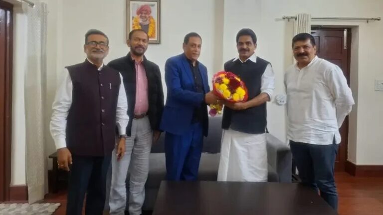 লোকসভা নির্বাচনের আগে কংগ্রেস দলে যোগদান করলেন আইনজীবী পীযূষ বিশ্বাস