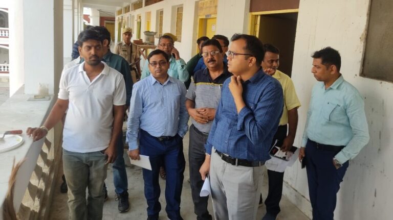 লোকসভা নির্বাচনকে সামনে রেখে নির্বাচন কমিশনের পক্ষ থেকে যাবতীয় প্রস্তুতি নেওয়া হচ্ছে