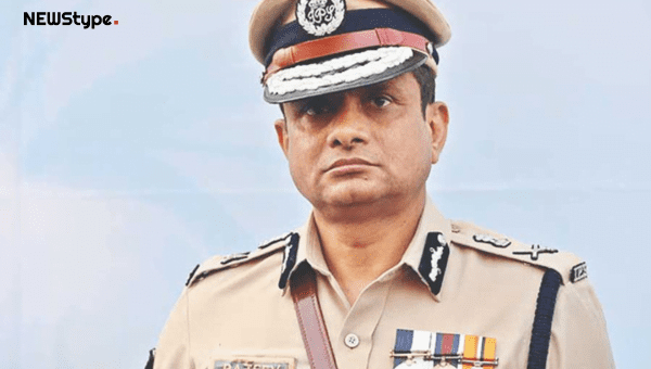 পুলিশের ডিজি রাজীব কুমারকে অবিলম্বে দায়িত্ব থেকে সরানোর নির্দেশ দিল নির্বাচন কমিশন