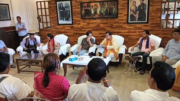 প্রধানমন্ত্রী ও স্বরাষ্ট্রমন্ত্রী সকলের আগে দলীয় বৈঠক মন্ত্রী ও শরিক দলের নেতৃত্বদের