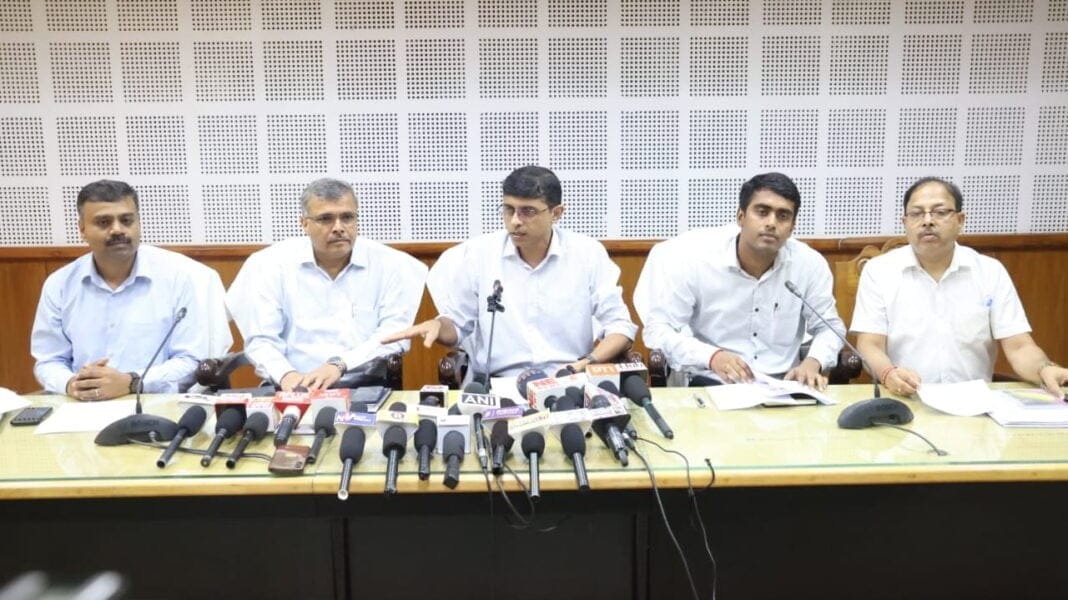 3704474a 5ea5 4358 853b 6437fa124b7a 1068x7122 1