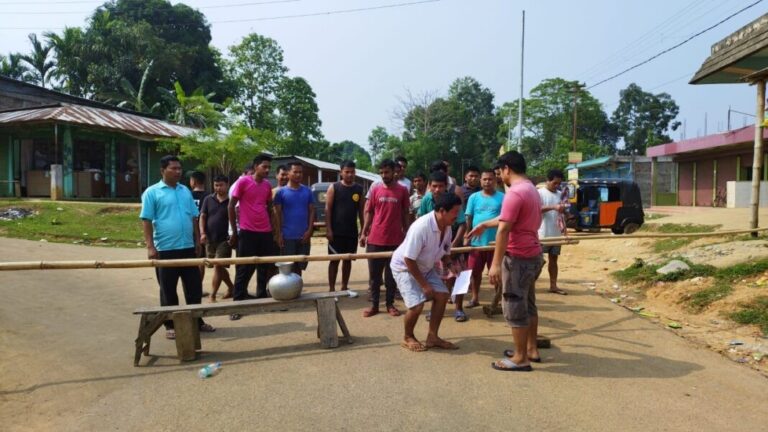 বিদ্যুৎ, পানীয় জল এবং রাস্তার দাবিতে অনির্দিষ্টকালের জন্য কমলপুরে সড়ক অবরোধ