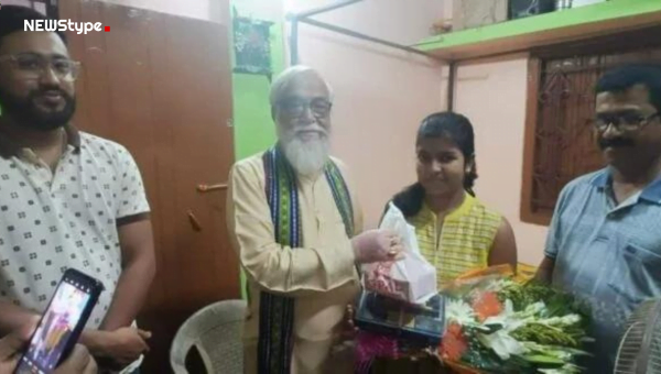 খয়েরপুরের দেবাঙ্গনা নাম উজ্জ্বল করল ত্রিপুরার, বাড়িতে গিয়ে শুভেচ্ছা বিধায়কের।